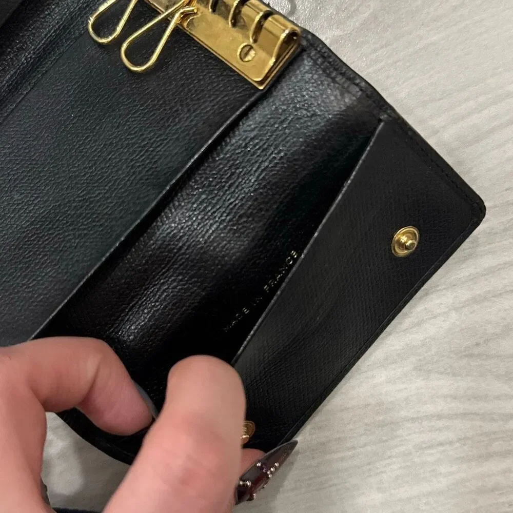 Authentic CHANEL‎ 6-key Case Women's Black Wallet vintage   Has only 4 key hooks